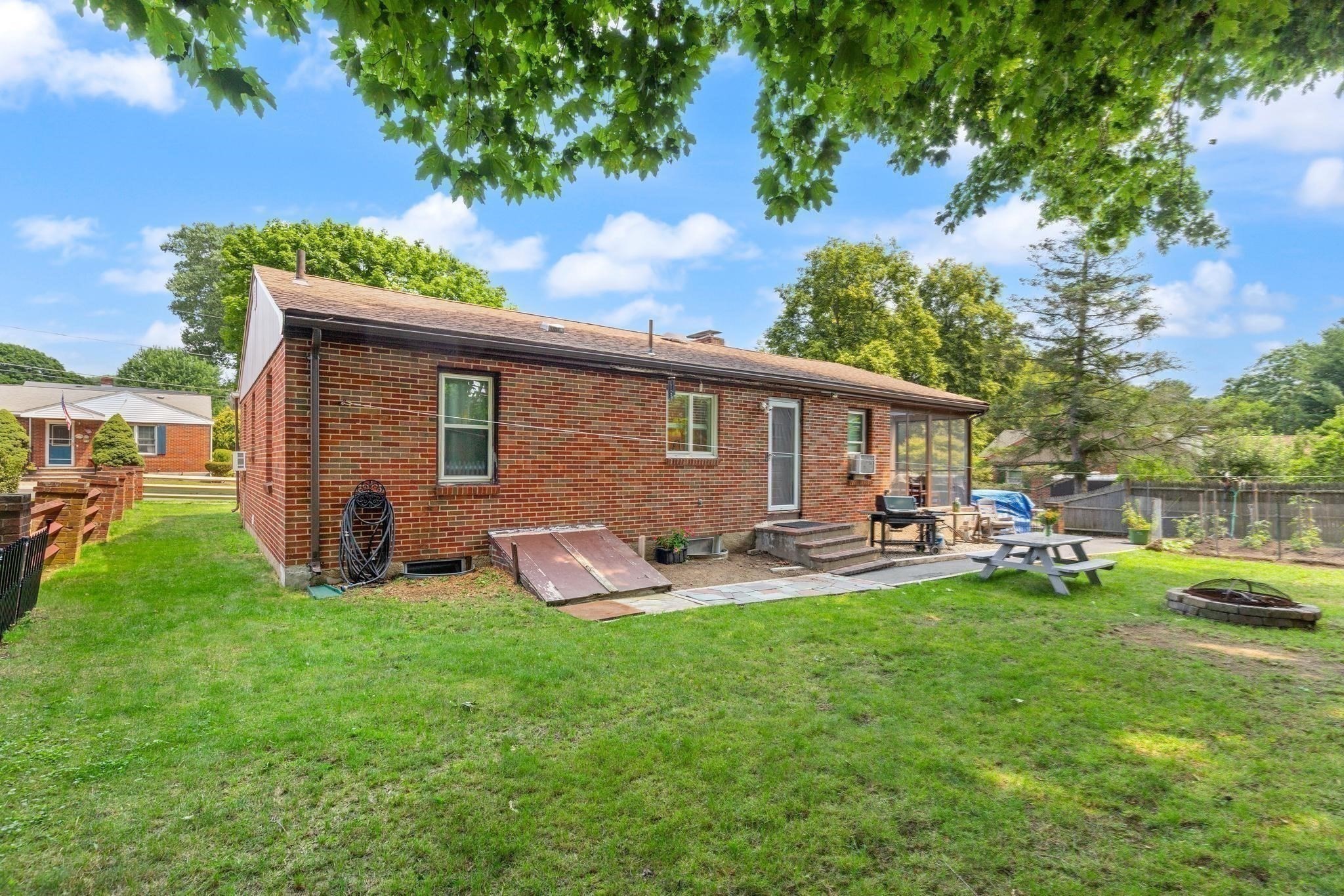 24 Taylor Rd Property Photo 6