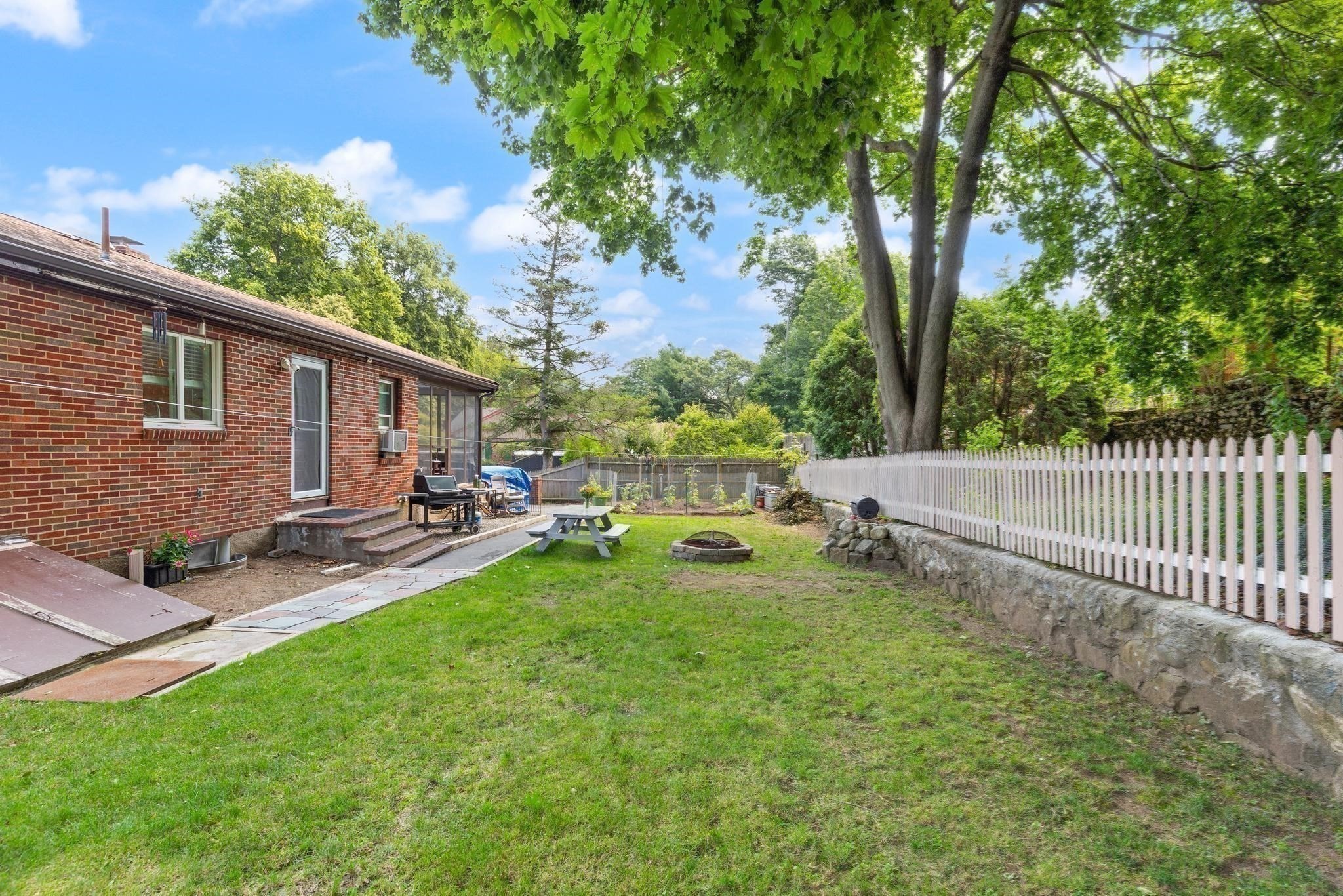 24 Taylor Rd Property Photo 8