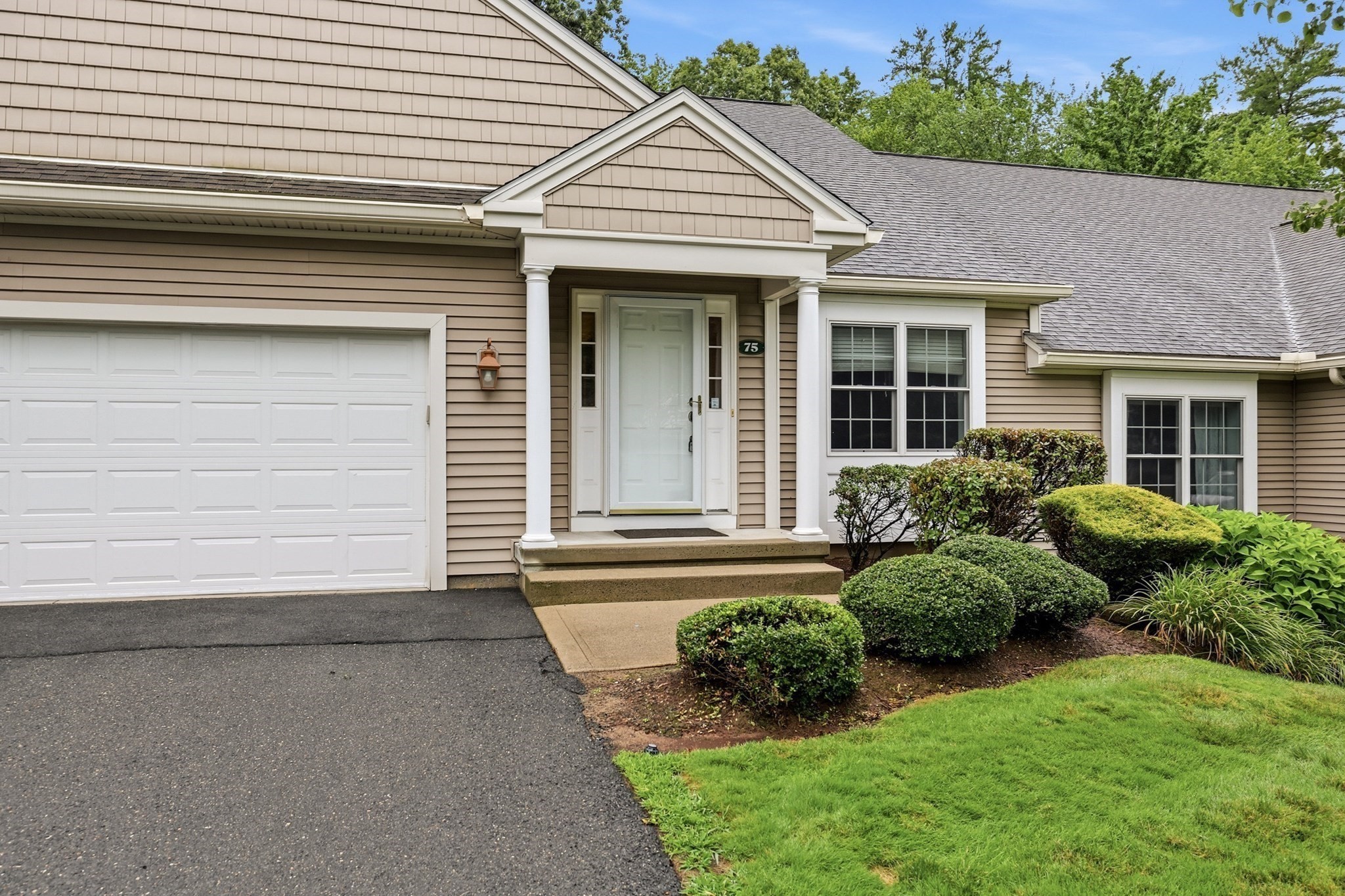 75 Shadow Brook Est # 75 Property Photo 1
