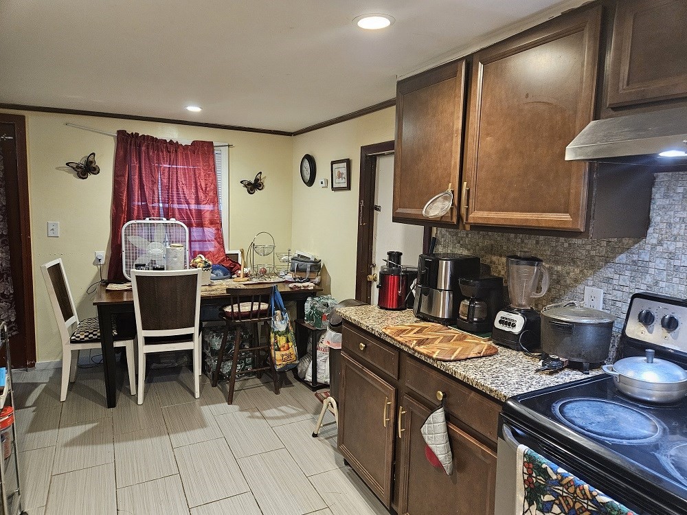 18 Union St Property Photo 6