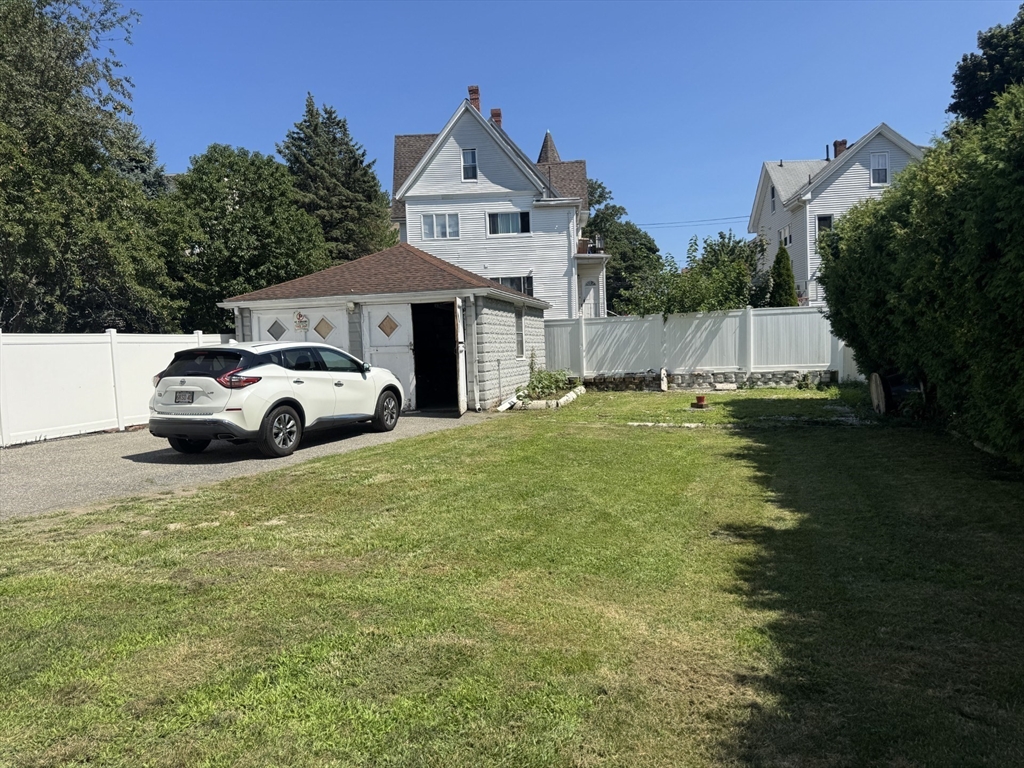 95 Waverly St Property Photo 8