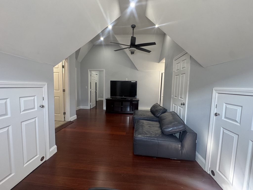 95 Waverly St Property Photo 23