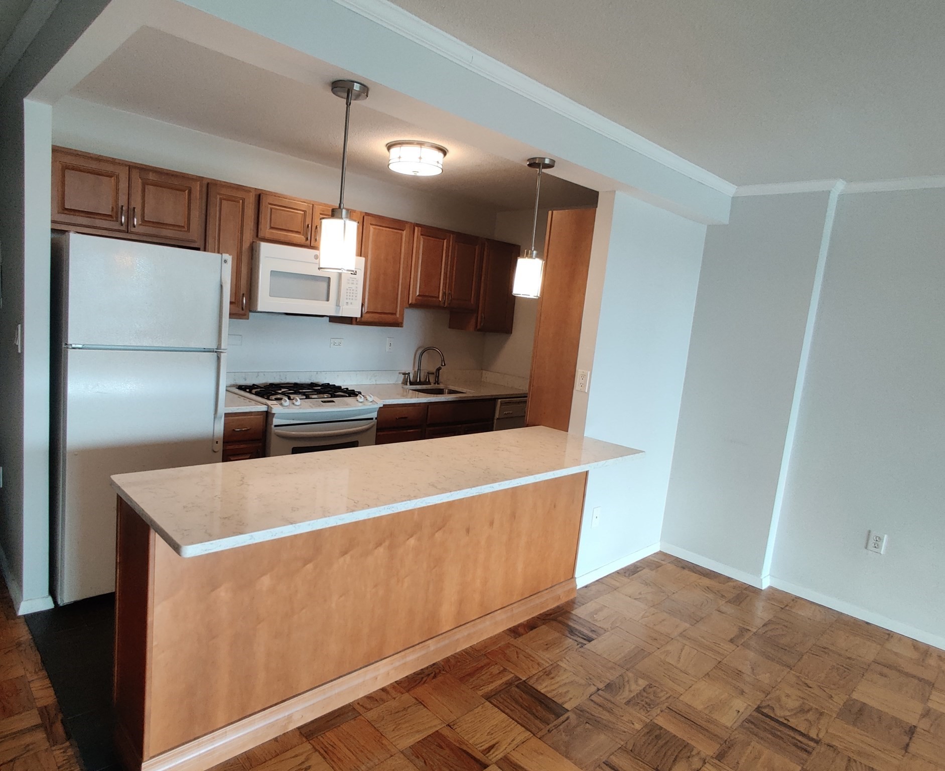 9 Hawthorne Place # 8P Property Photo 1