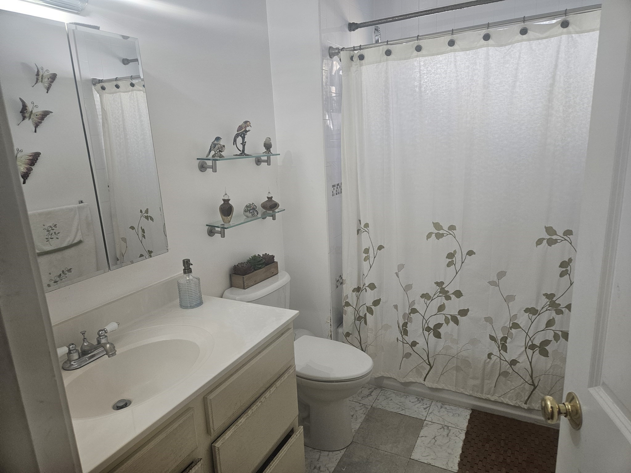 20 Massasoit St Property Photo 5