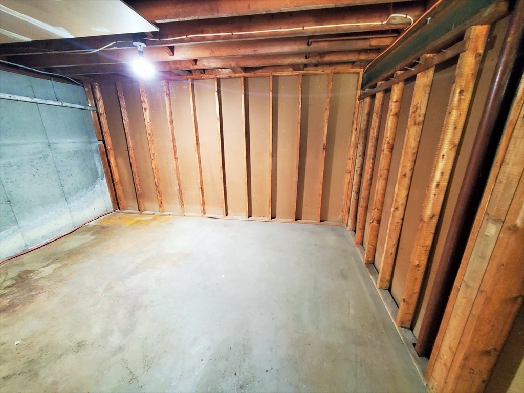 197 W. Center St. Property Photo 23