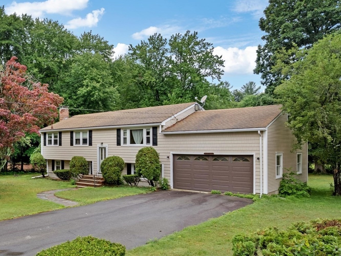 17 Brewster Dr Property Photo 1