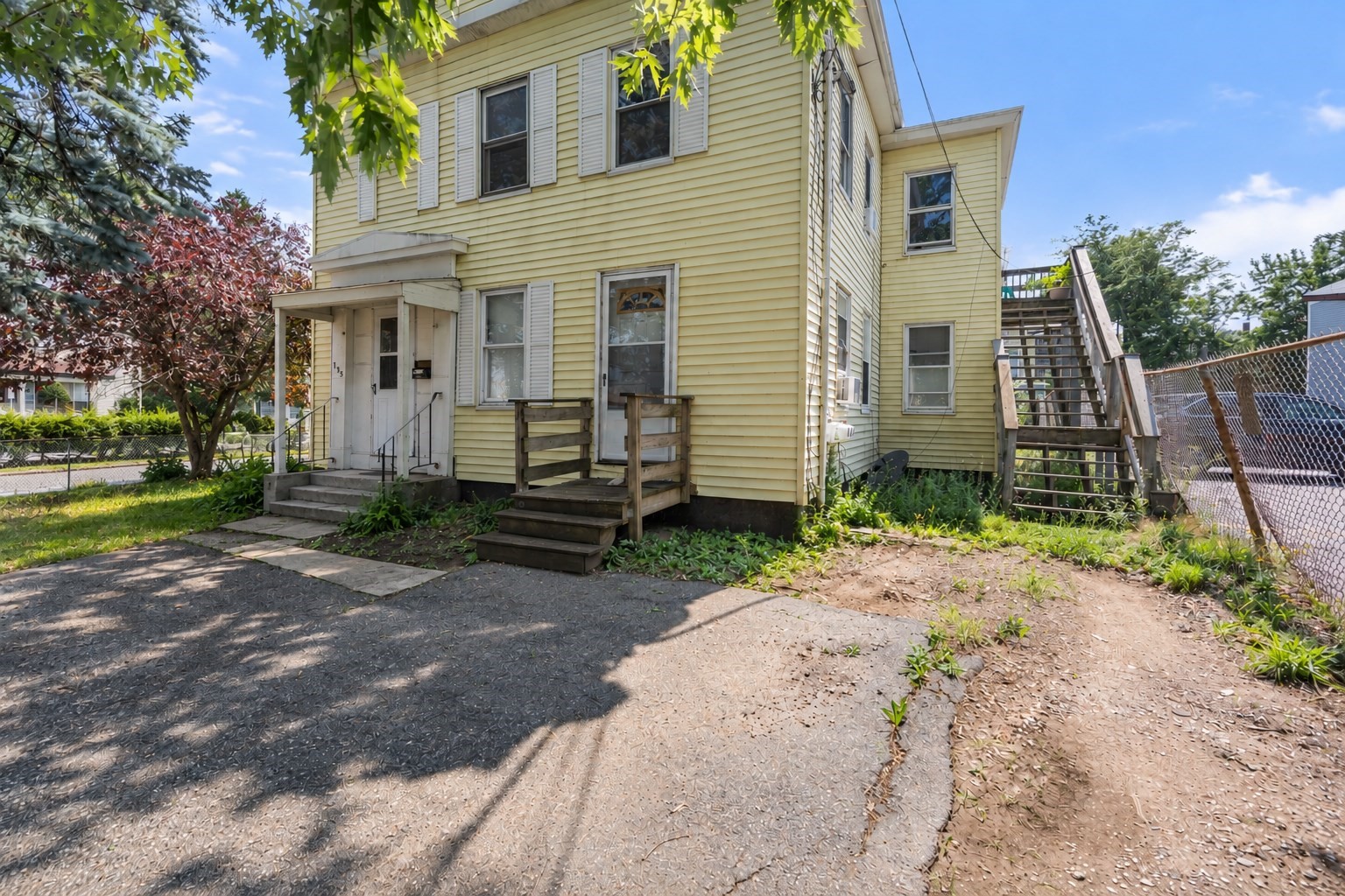 135 Irving St Property Photo 1