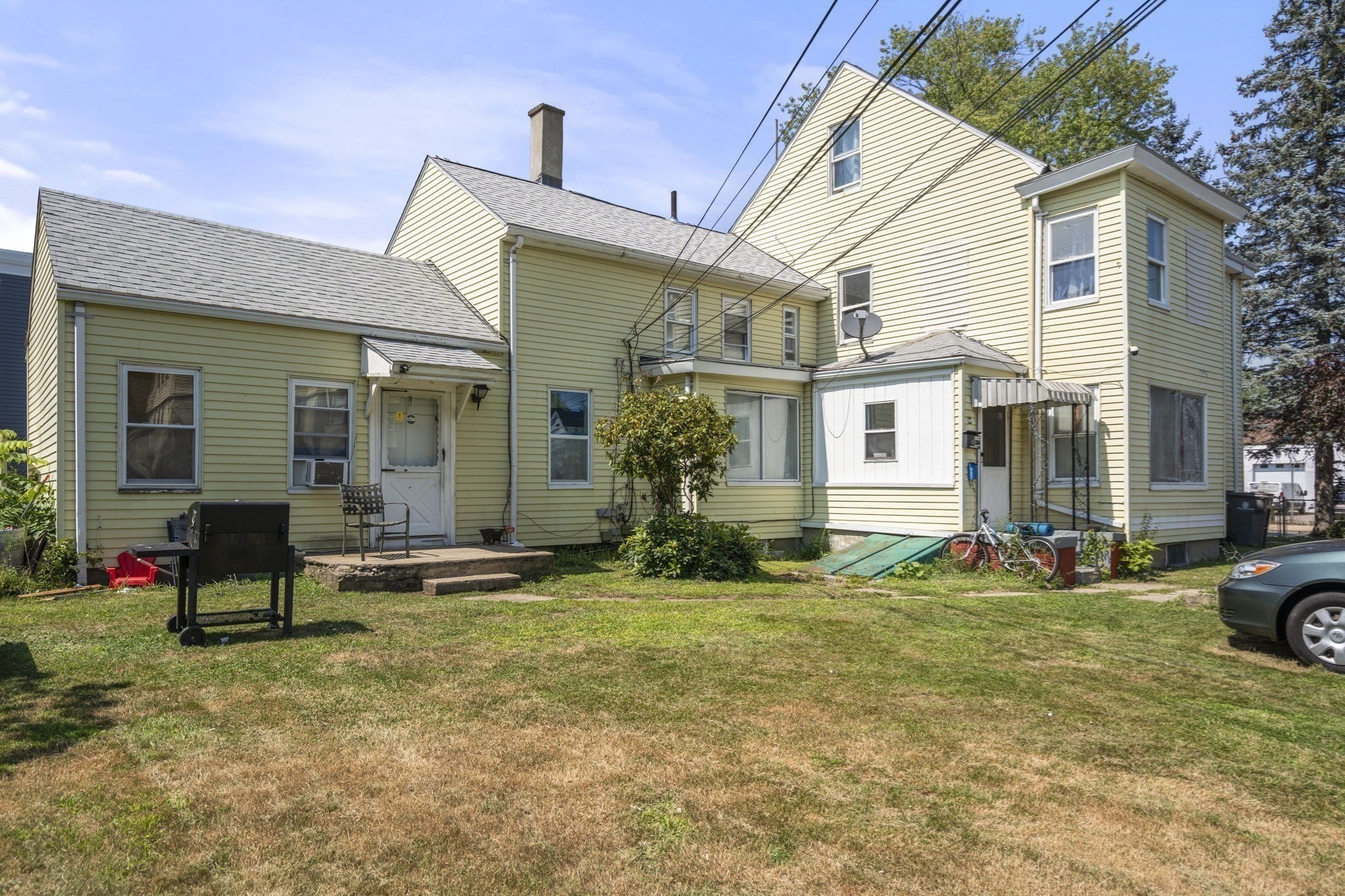 135 Irving St Property Photo 2