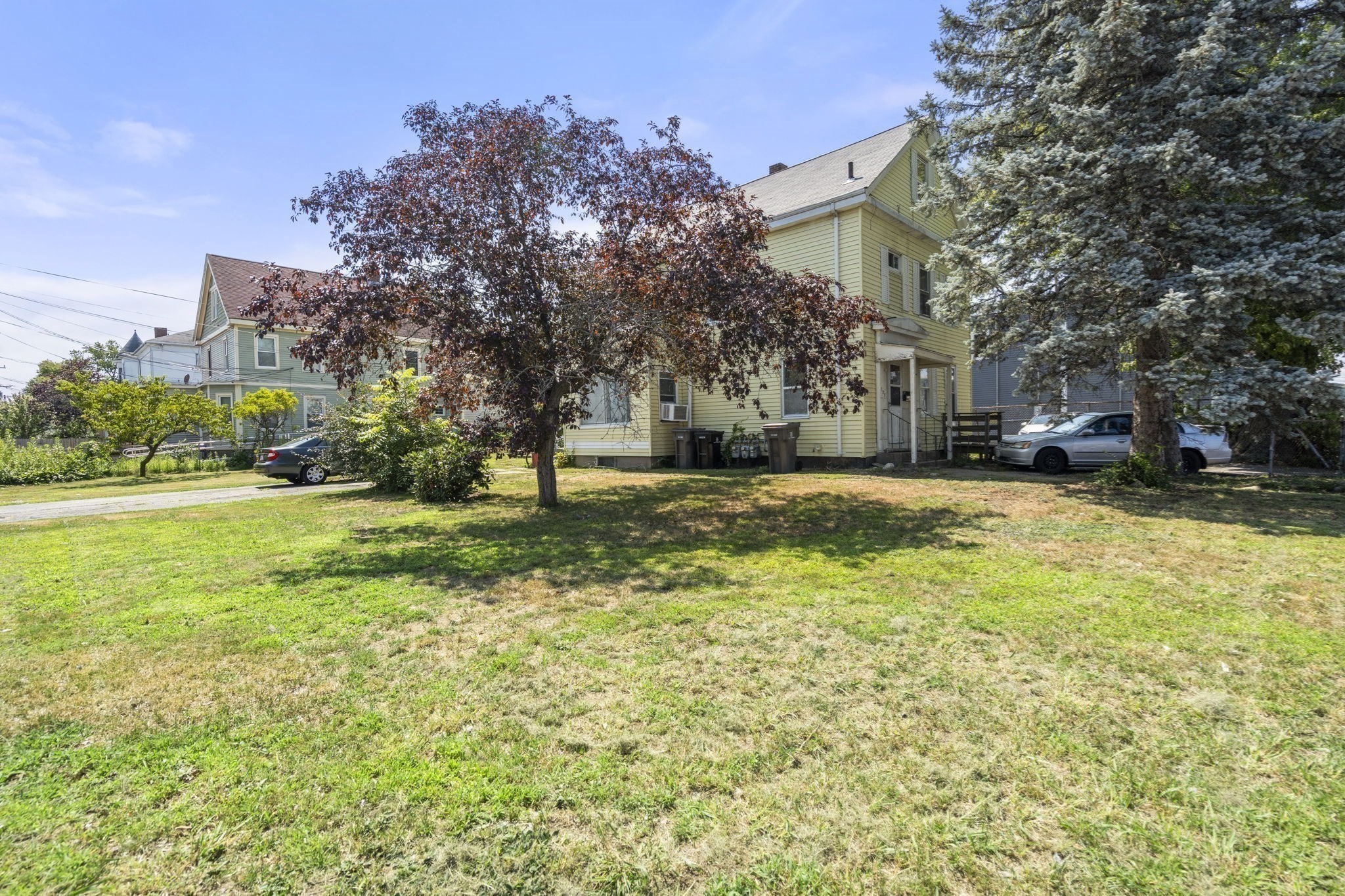 135 Irving St Property Photo 4