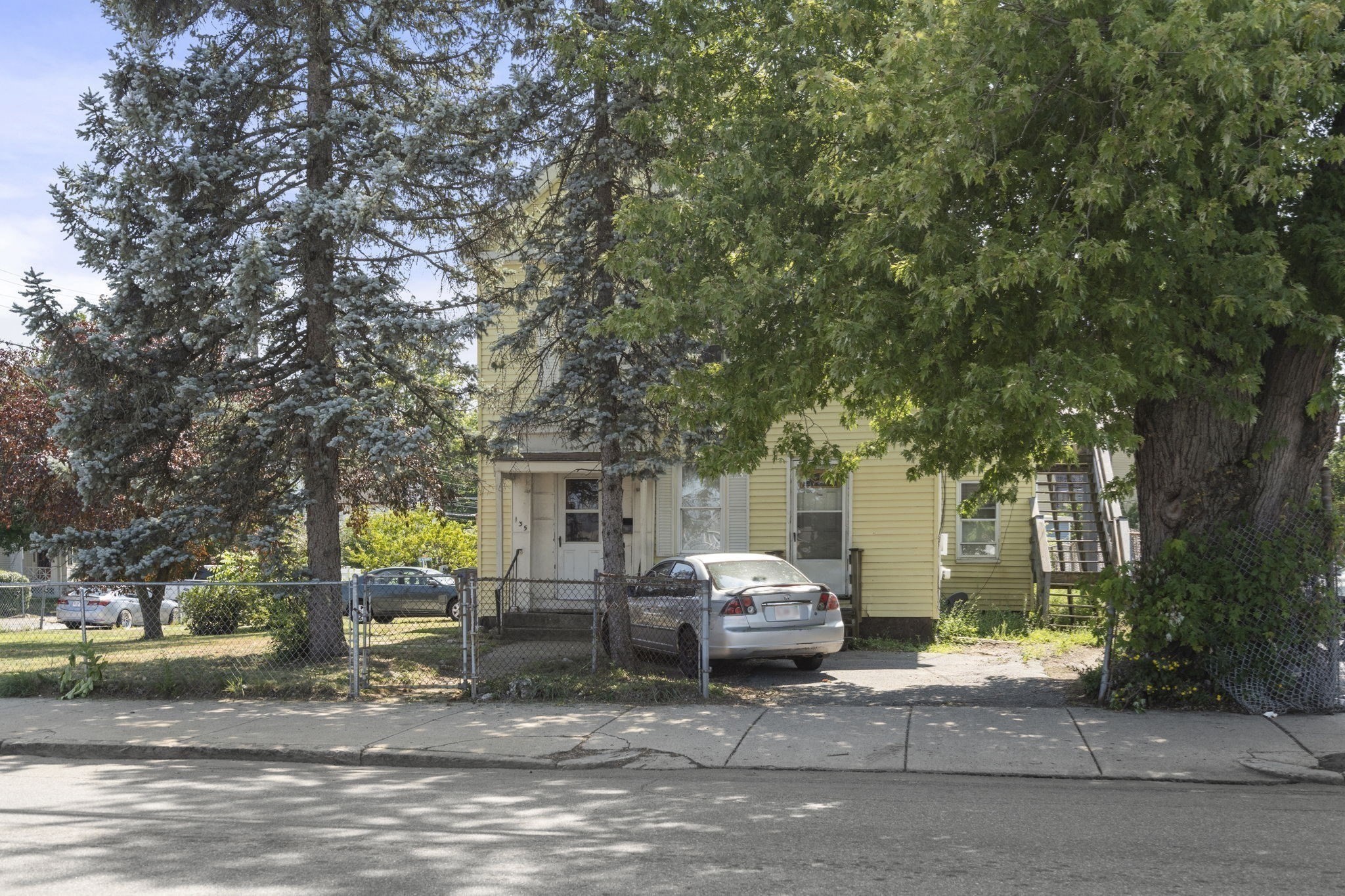 135 Irving St Property Photo 7