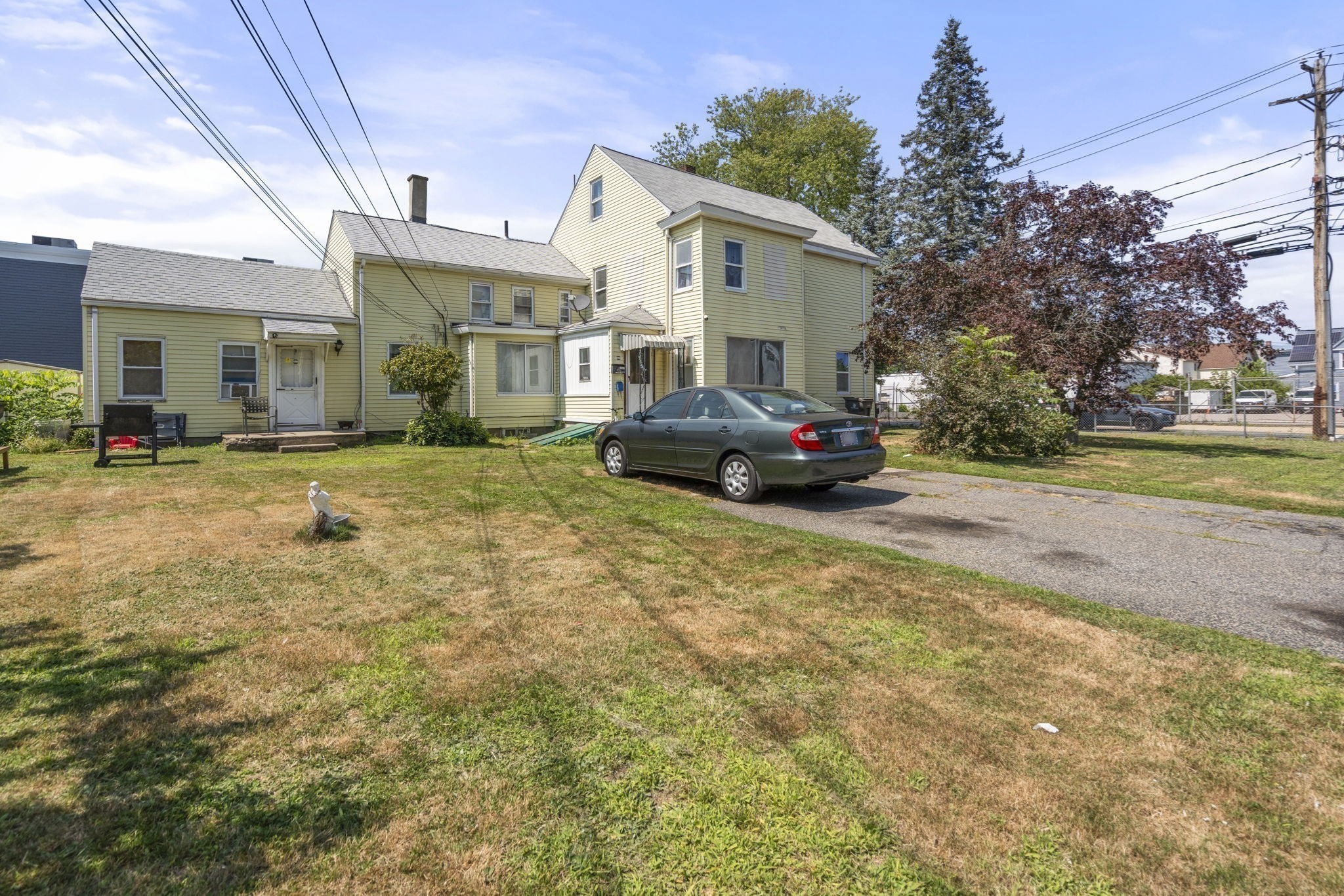 135 Irving St Property Photo 8