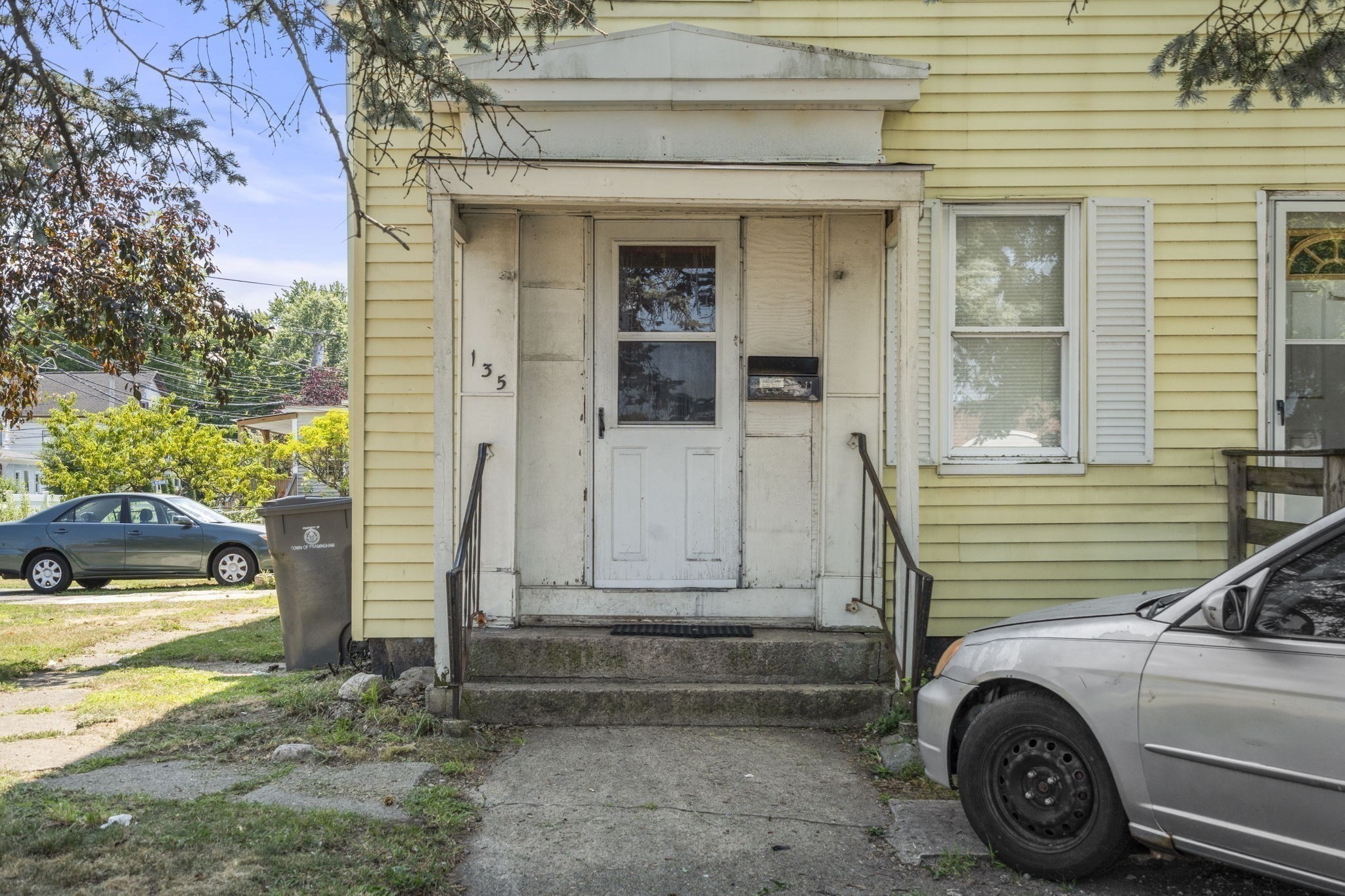 135 Irving St Property Photo 9