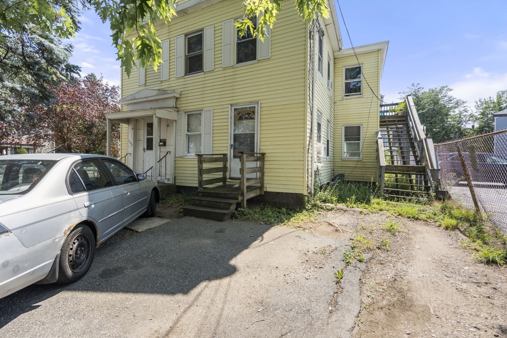 135 Irving St Property Photo 13