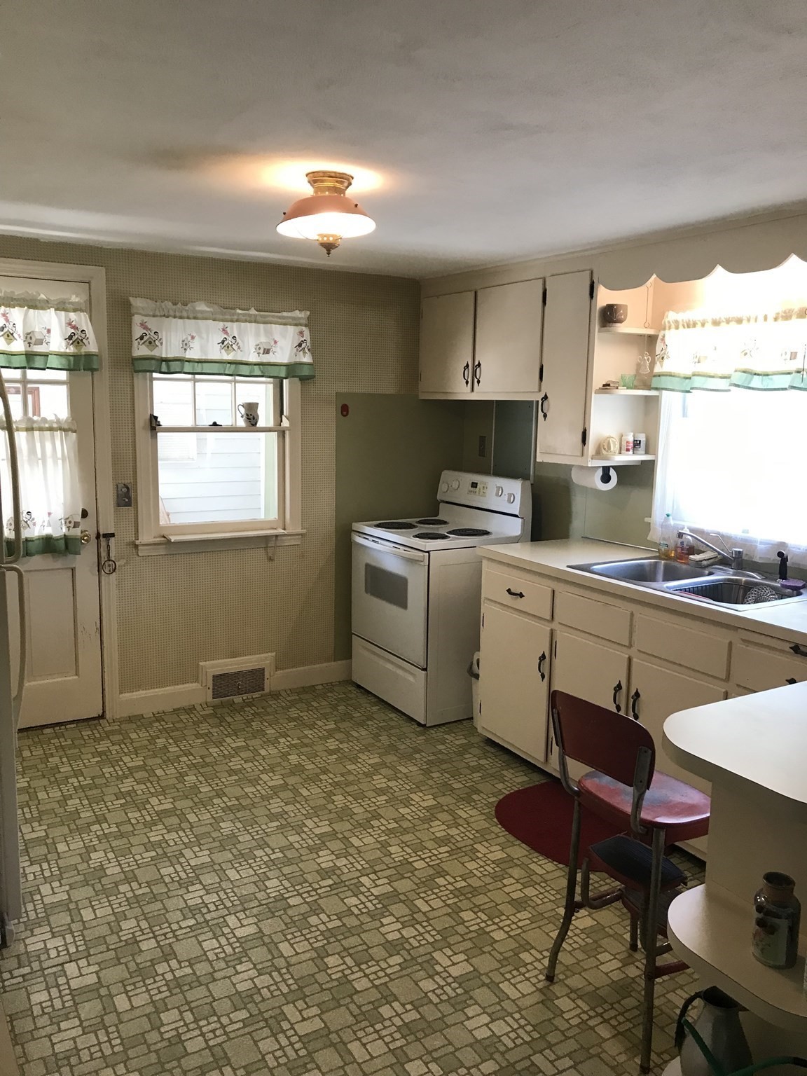 1030 South East Street Property Photo 11