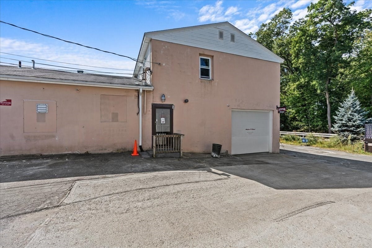 173 Shaker Rd # C Property Photo 3
