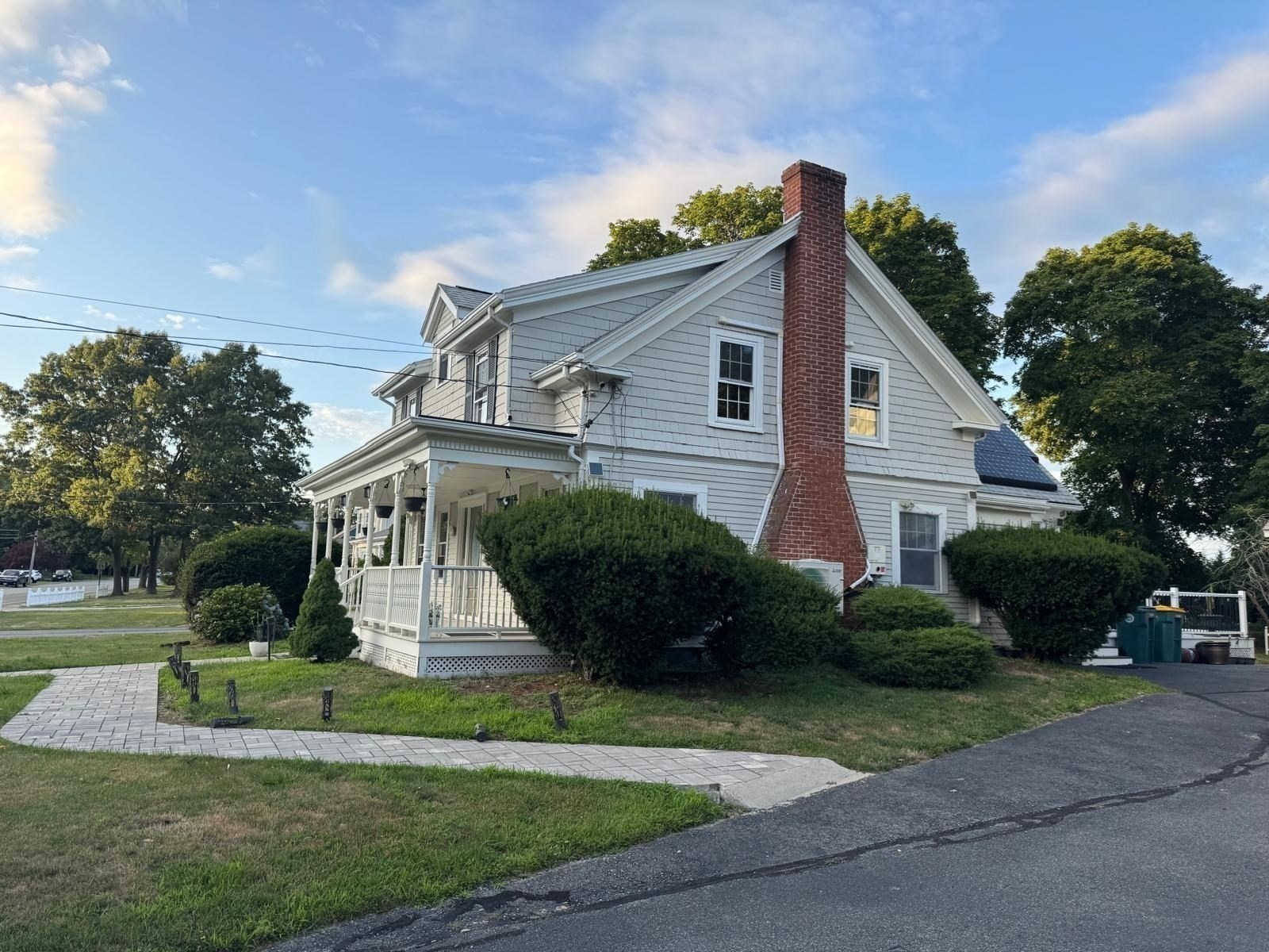 391 Adams St Property Photo 4