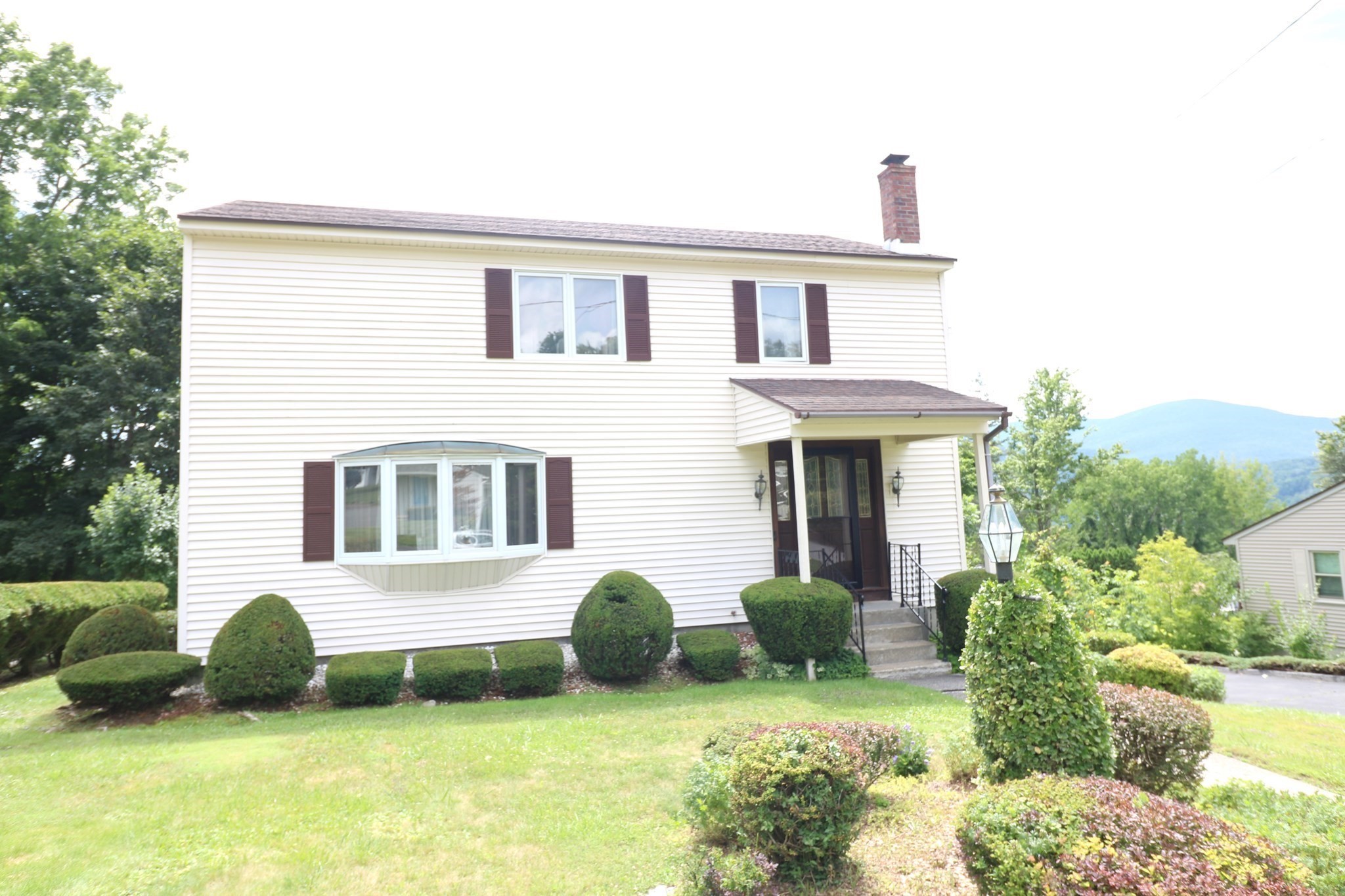 92 East Ave Property Photo 1
