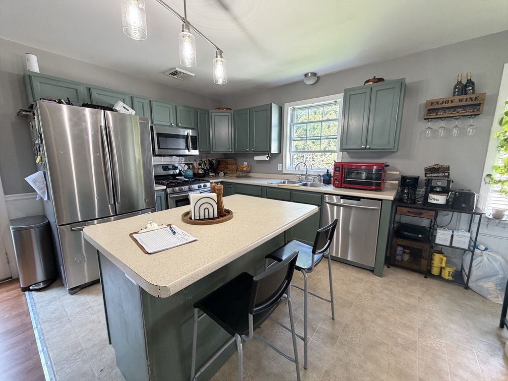 318 Crescent St # B Property Photo 3