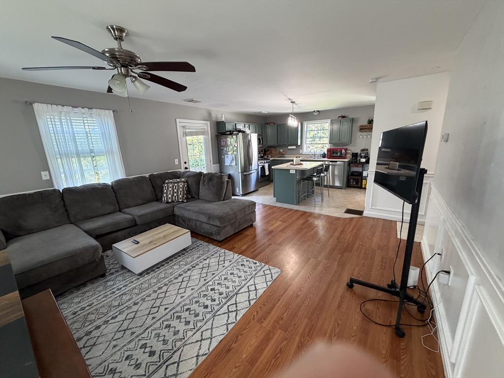 318 Crescent St # B Property Photo 4