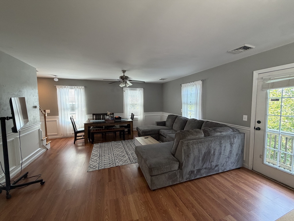318 Crescent St # B Property Photo 5