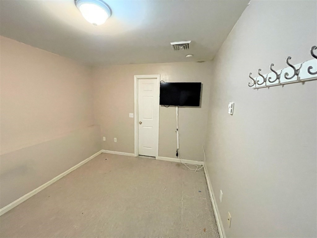 318 Crescent St # B Property Photo 15