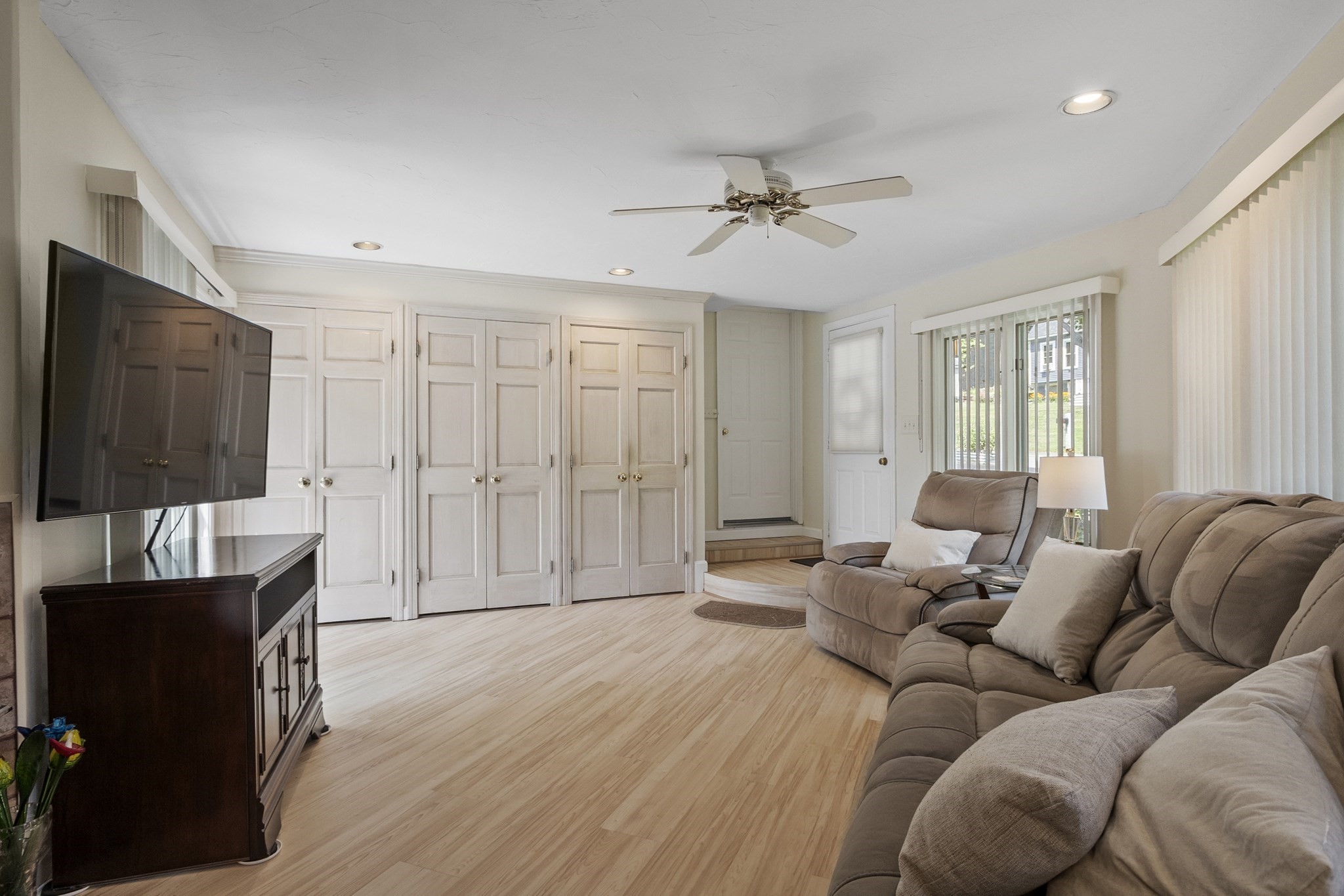 115 Village Xing Property Photo 4