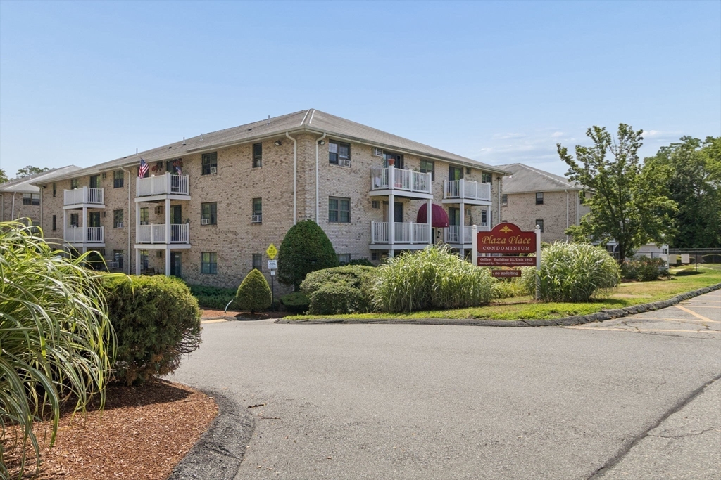8 Kenmar Drive # 60 Property Photo 1