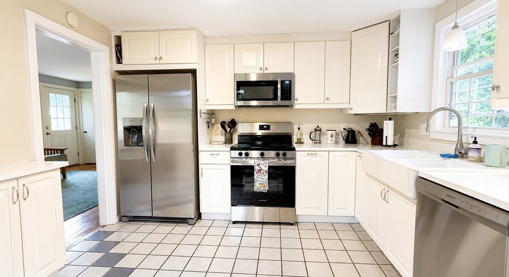 84 Harlow Dr. Property Photo 8