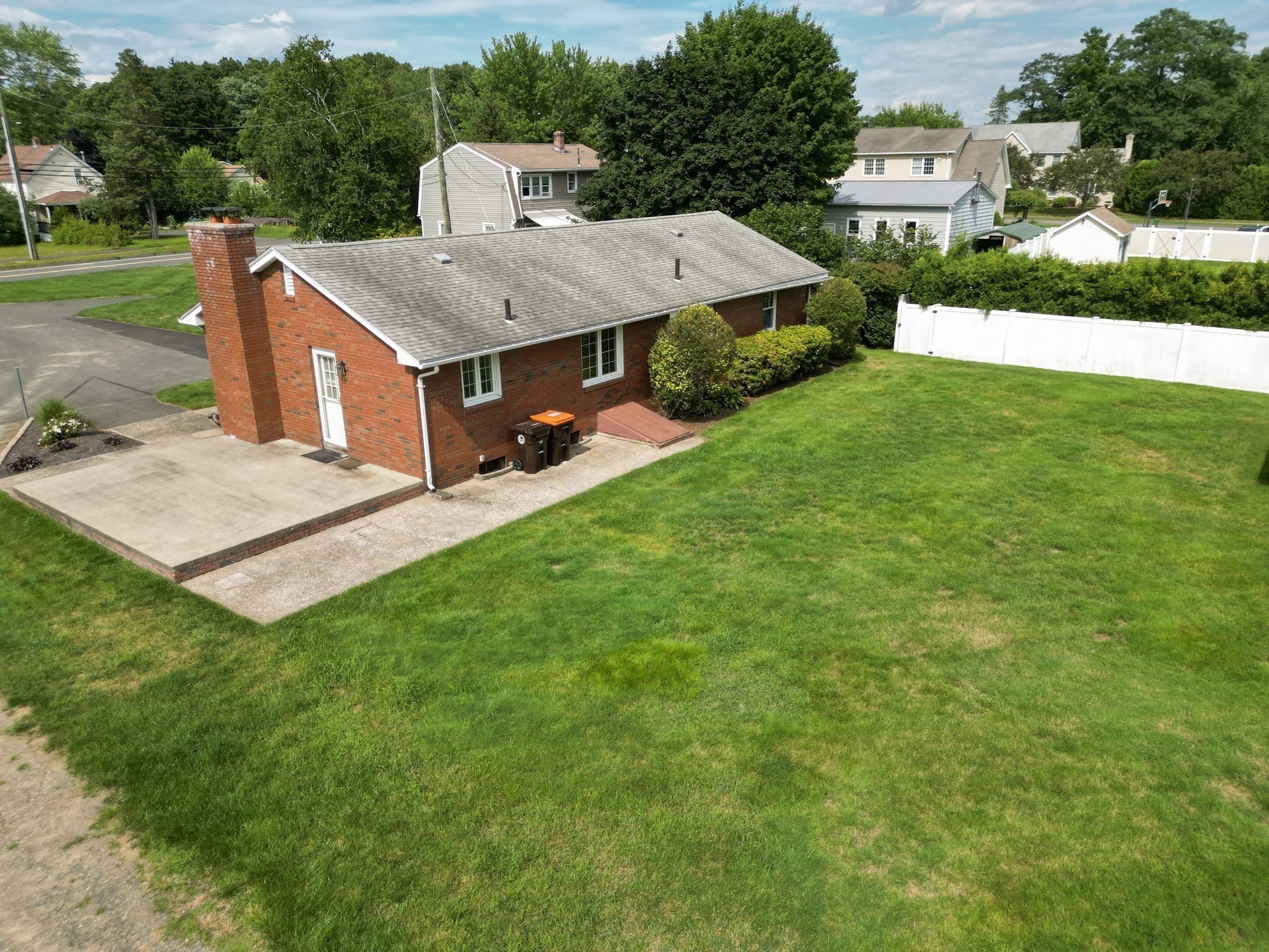 571 Mill St Property Photo 5