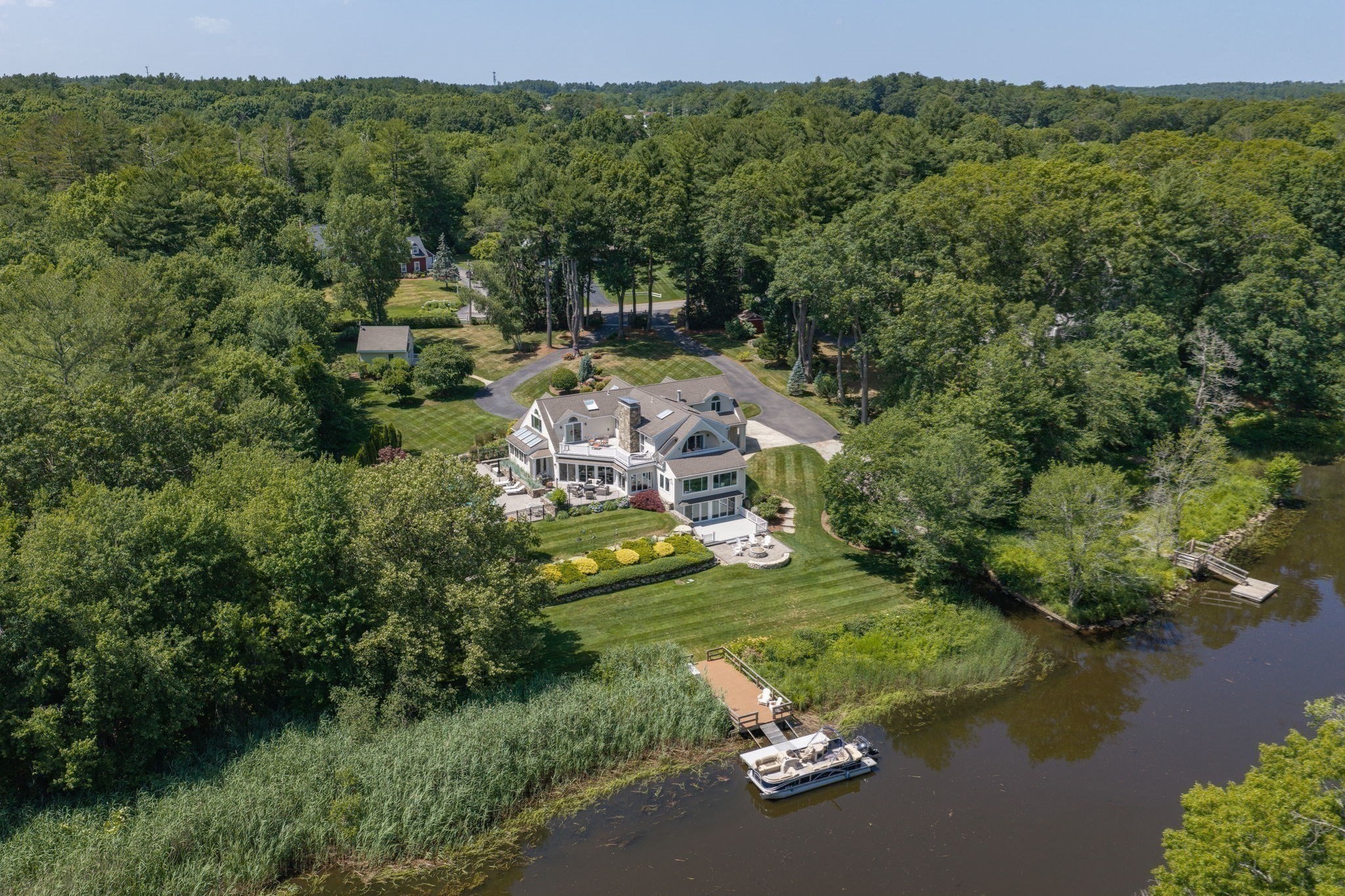 112 River Rd Property Photo 1