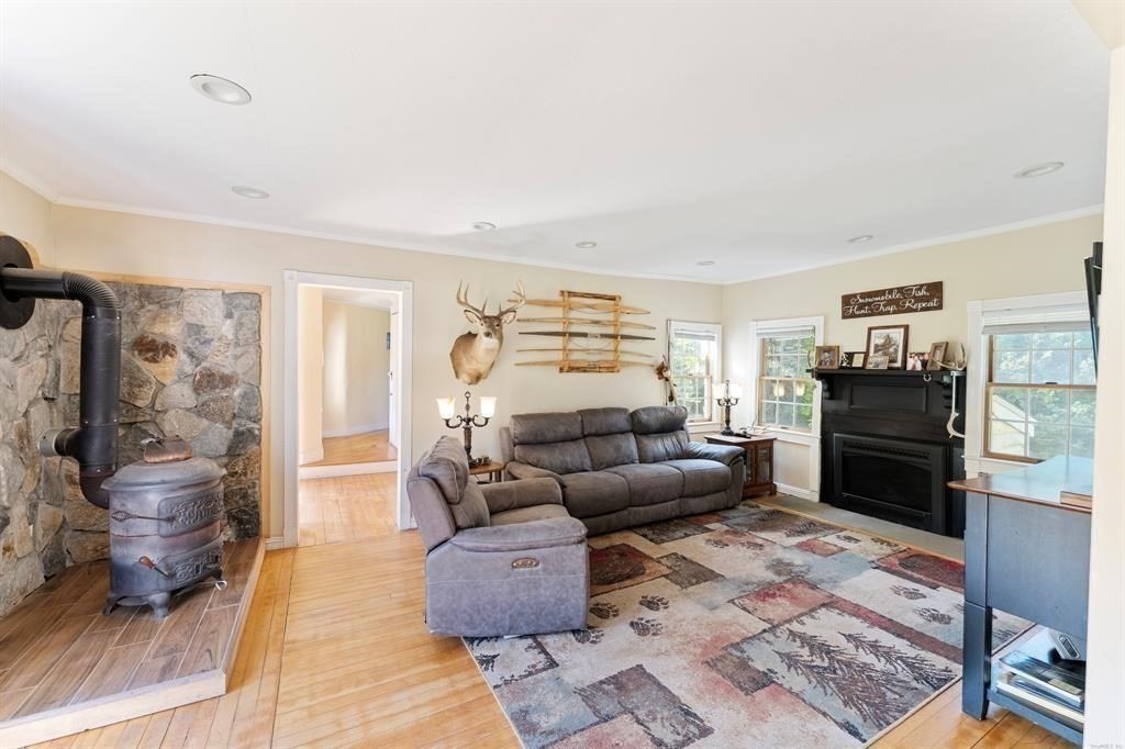 1530 Hartford Pike Property Photo 7