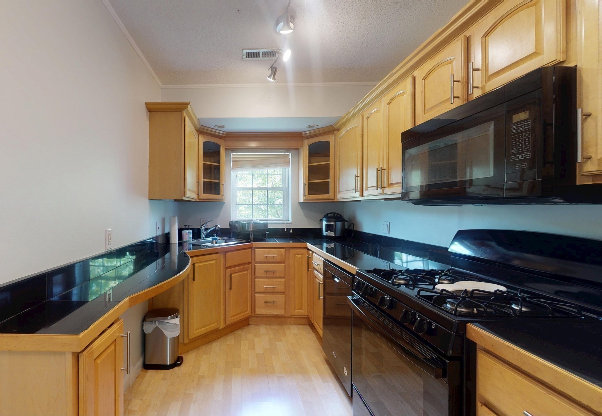 133 Lake Shore Rd # 4 Property Photo 1