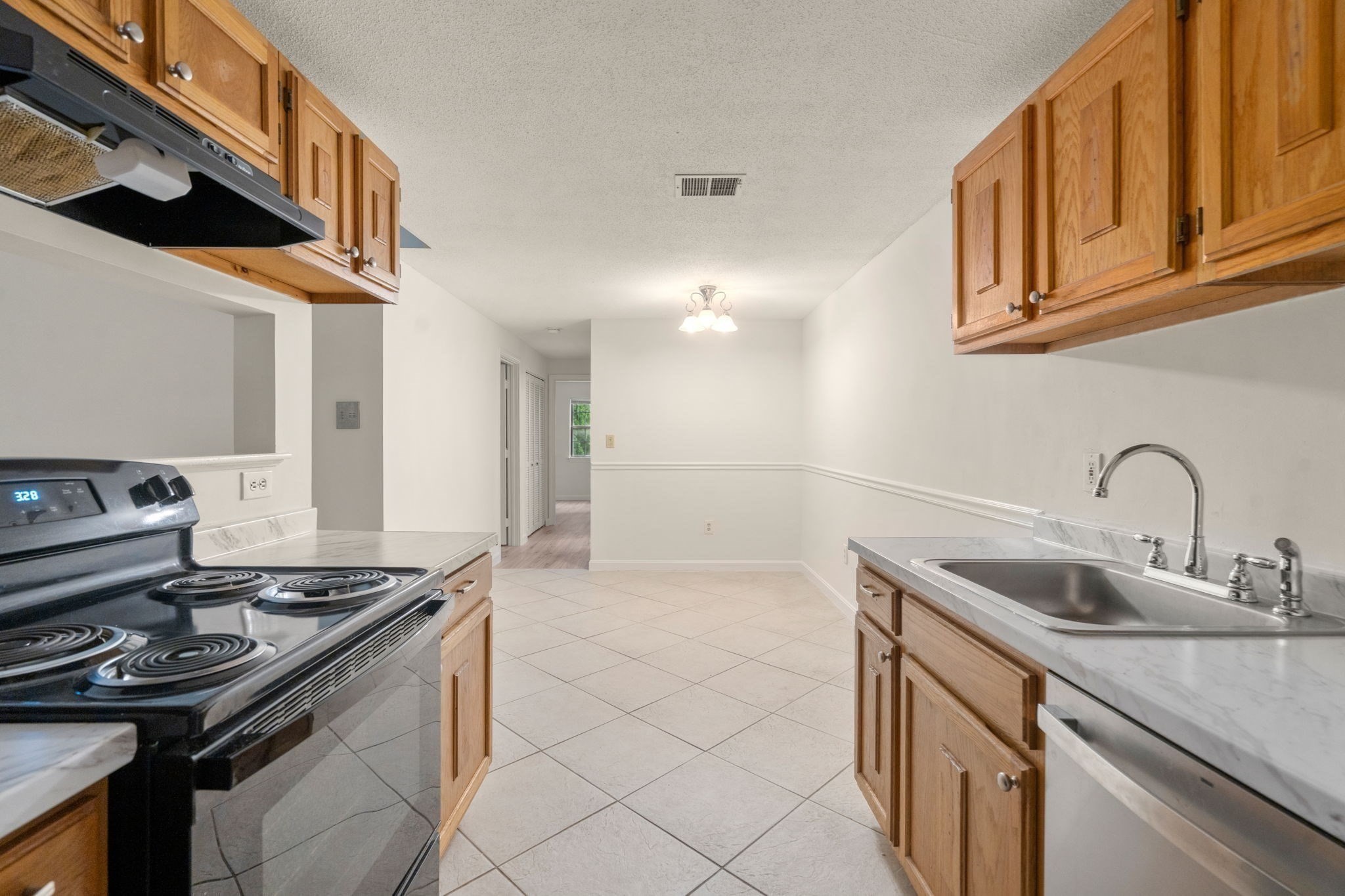20 Walden Dr # 20 Property Photo 8