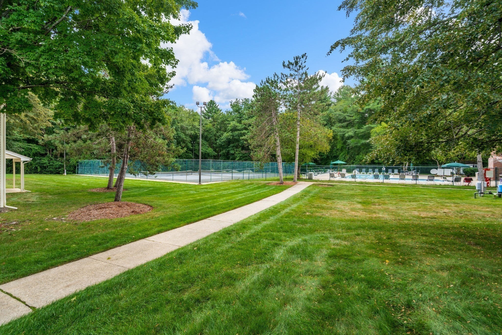 20 Walden Dr # 20 Property Photo 26