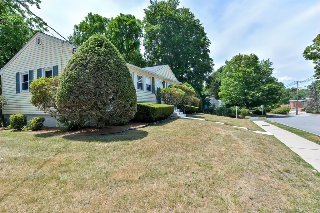 4 Edgemont Ave Property Photo 2