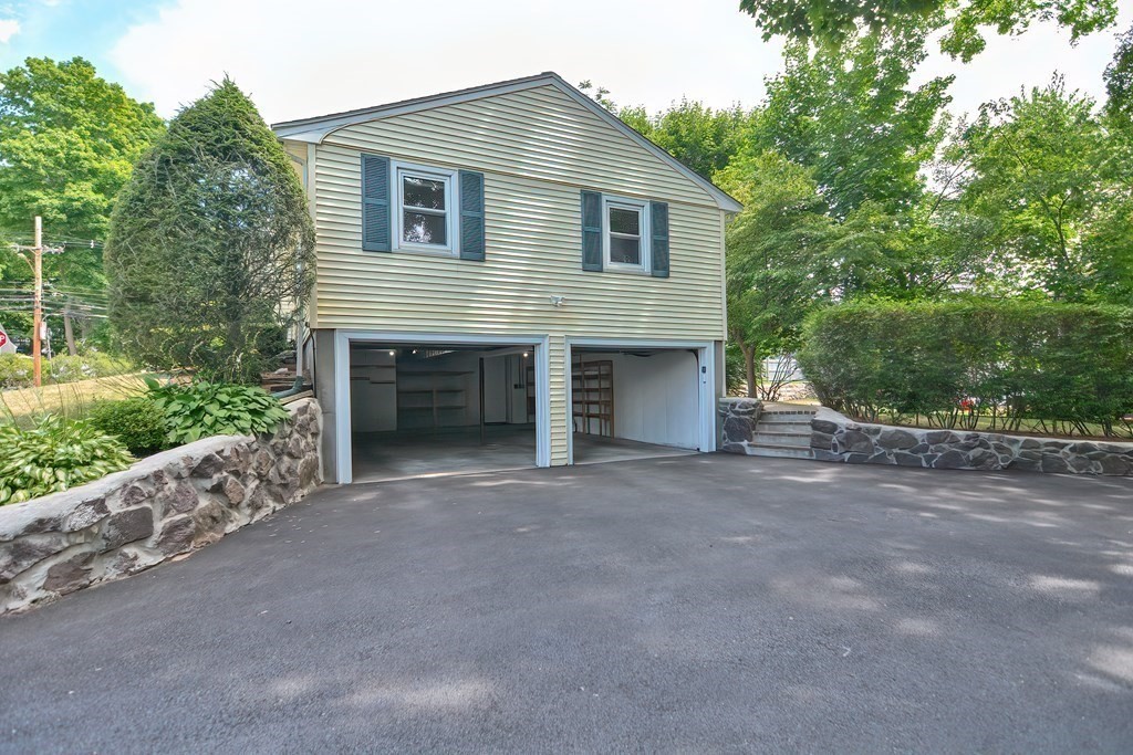 4 Edgemont Ave Property Photo 4
