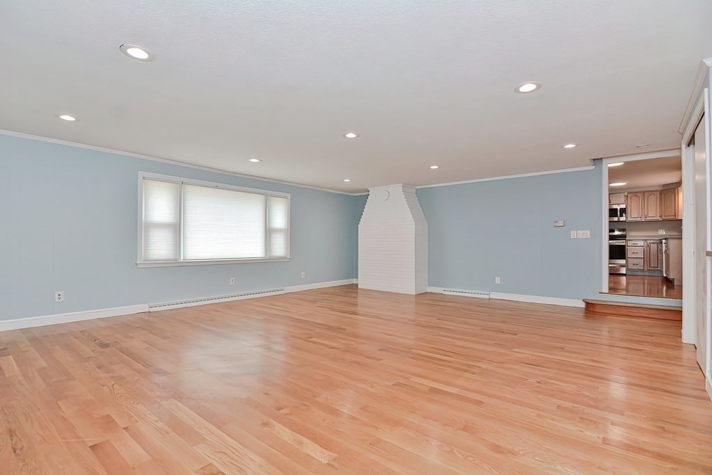 4 Edgemont Ave Property Photo 11