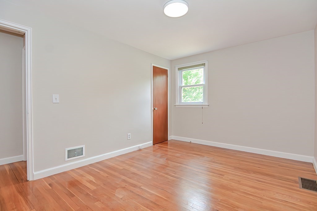 4 Edgemont Ave Property Photo 14