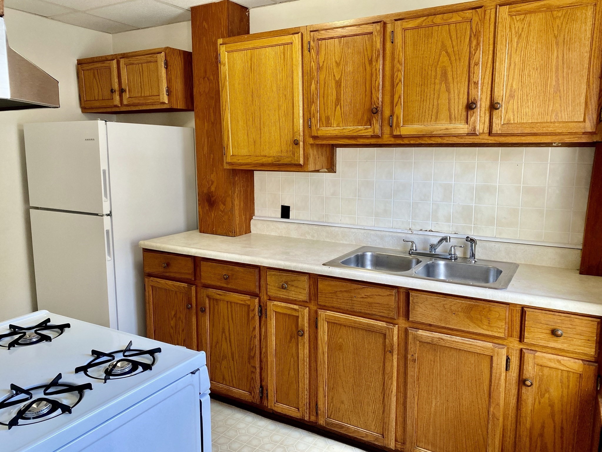 282 Sprague Property Photo 3