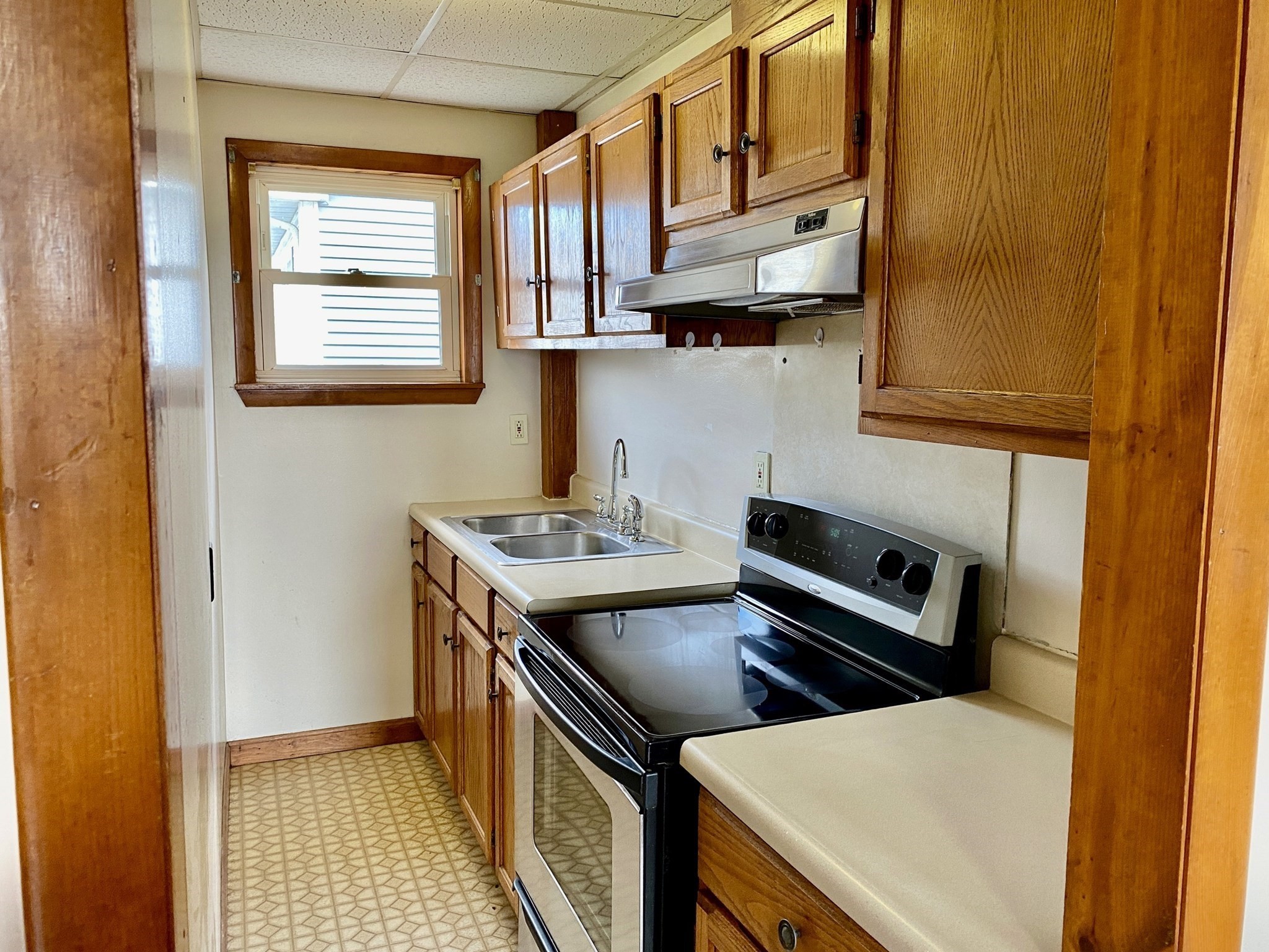 282 Sprague Property Photo 6
