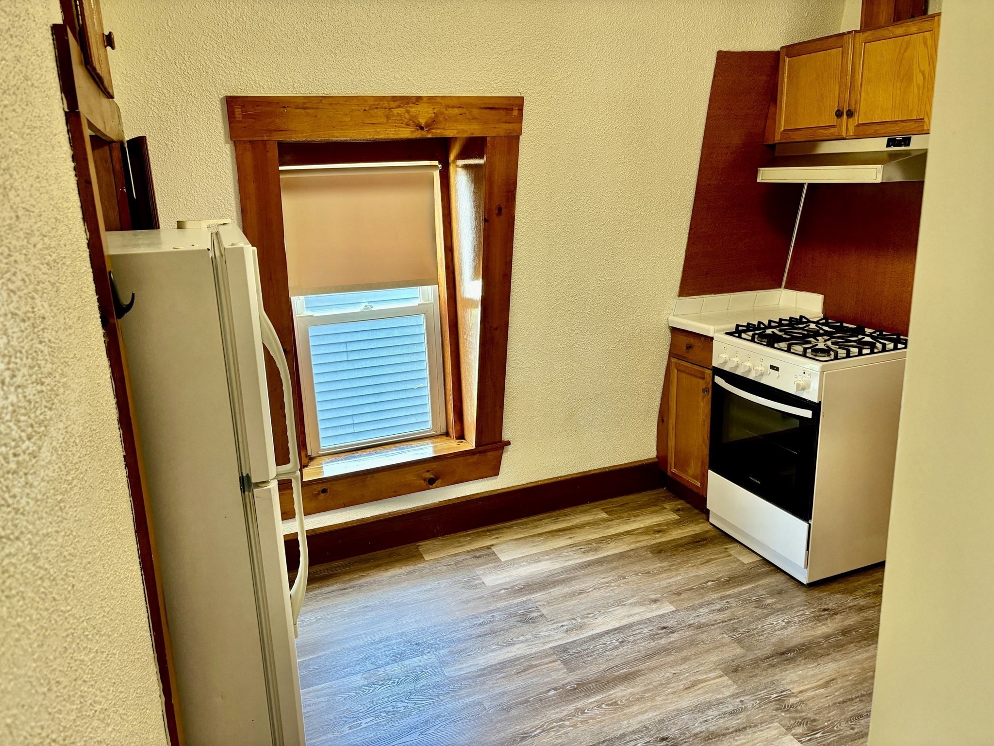 282 Sprague Property Photo 8