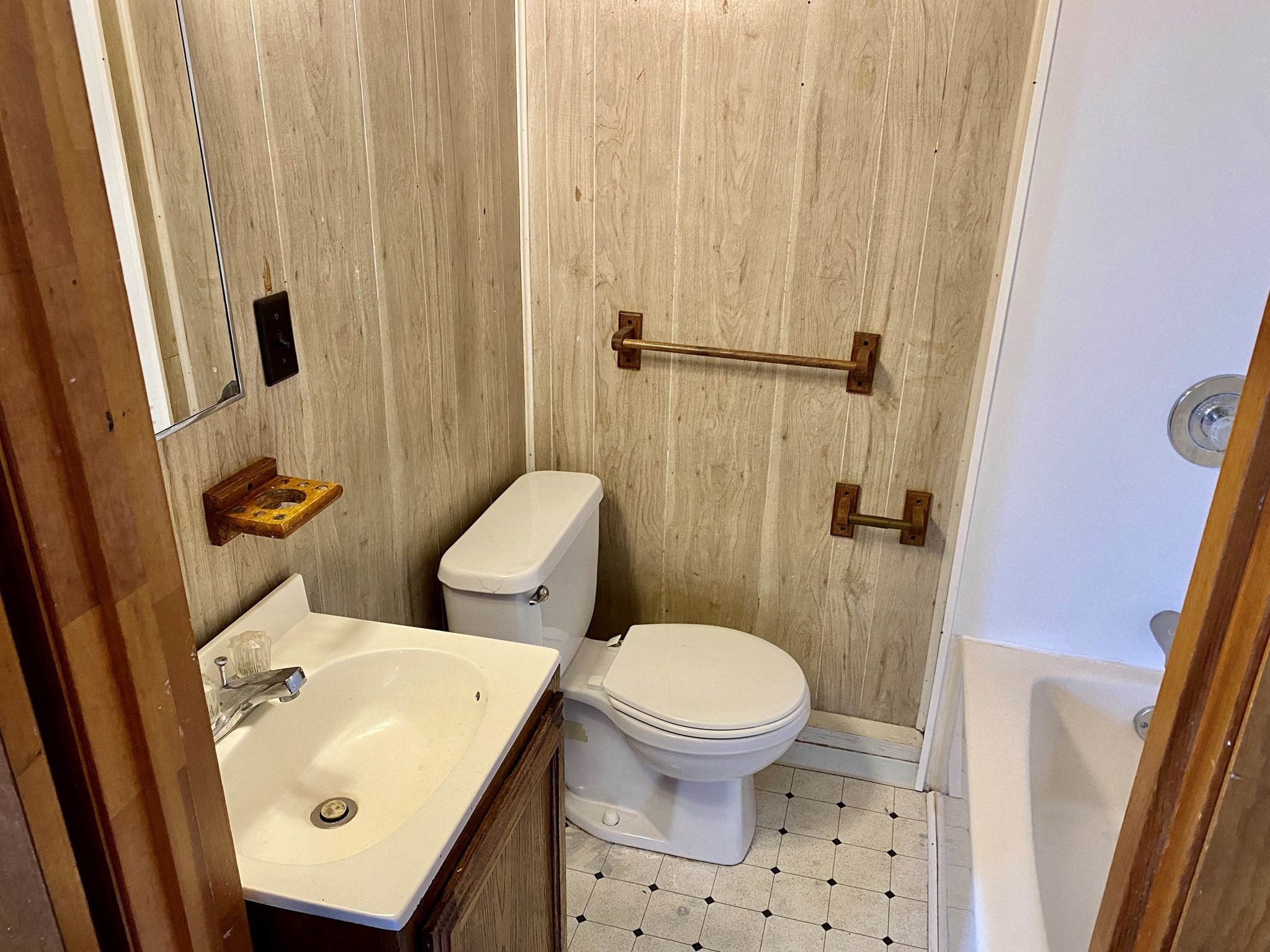 282 Sprague Property Photo 9