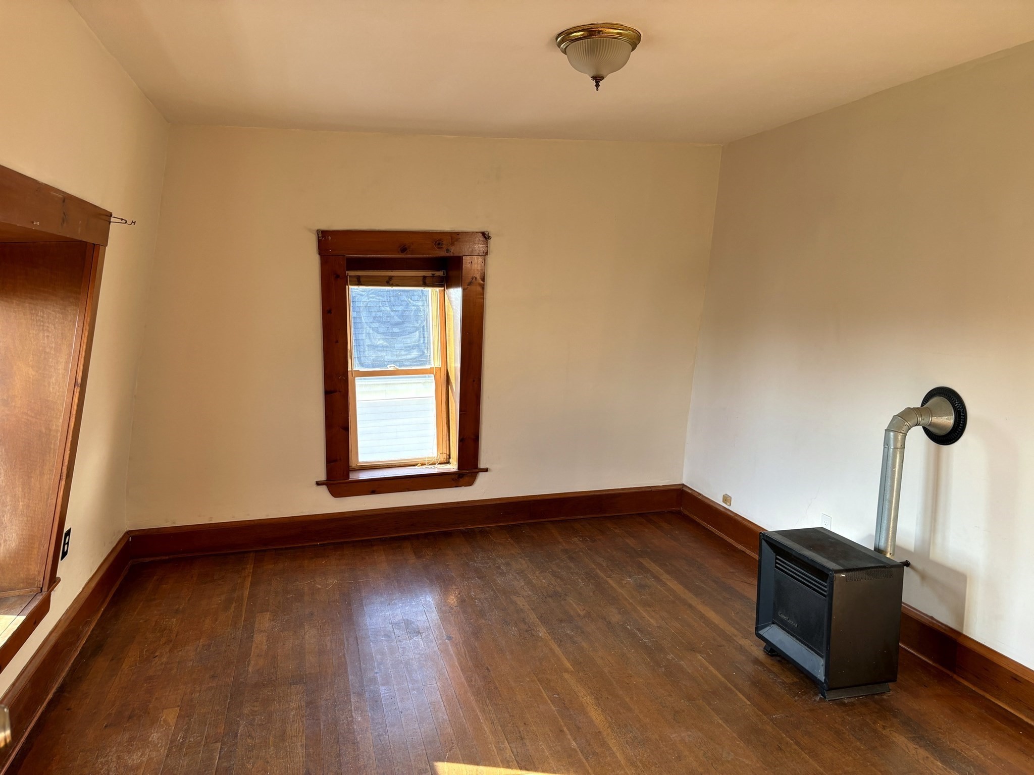 282 Sprague Property Photo 13