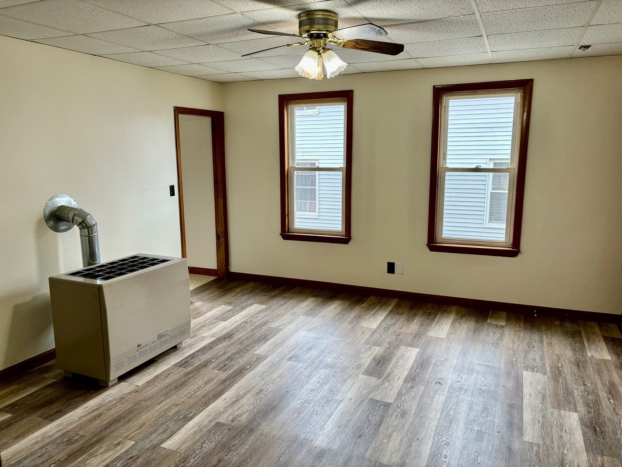 282 Sprague Property Photo 18