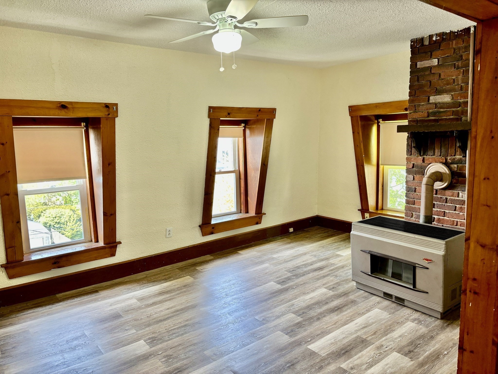 282 Sprague Property Photo 19