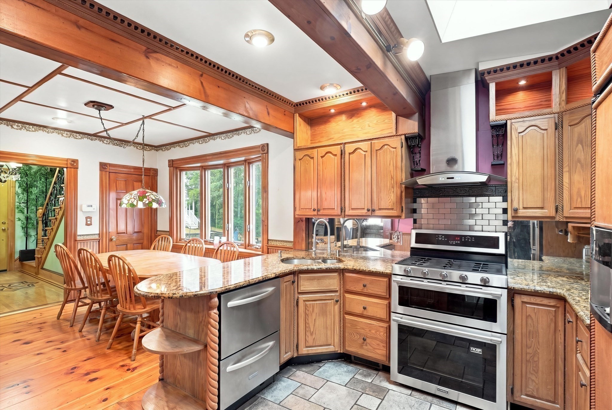 38 Eastman Ave Property Photo 5