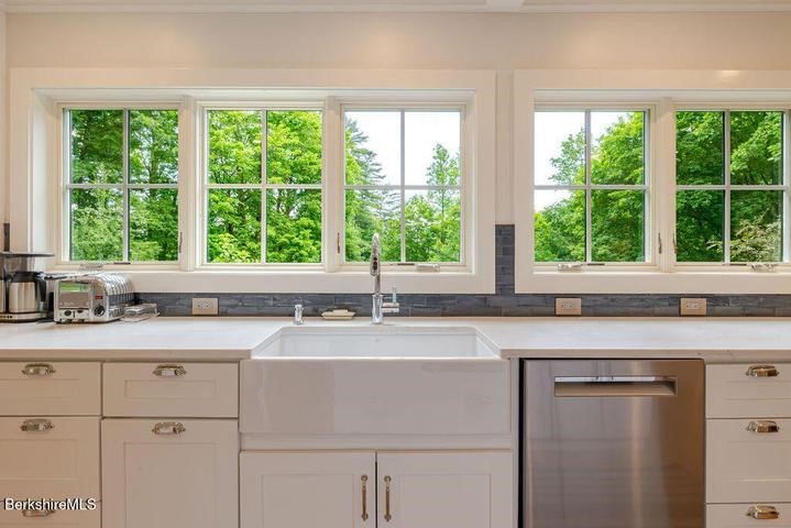 10 Berkshire Heights Property Photo 6
