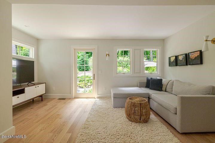 10 Berkshire Heights Property Photo 20