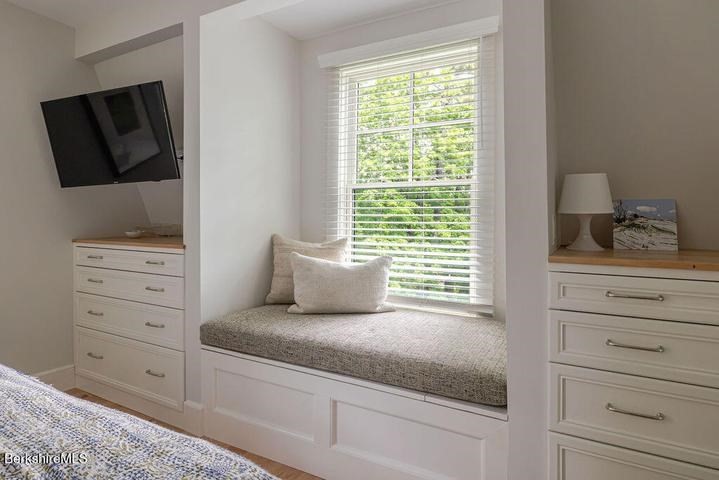 10 Berkshire Heights Property Photo 22