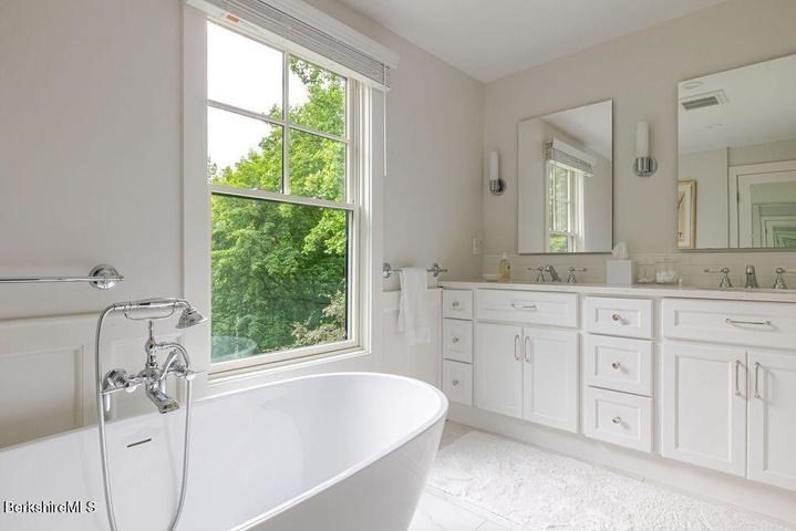 10 Berkshire Heights Property Photo 26